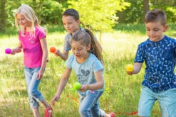 Kinderparty-Set - Sackhüpfen - Eierlaufen - Dosenwerfen -Bester Spielzeug Geschäft mytoys originals kinderparty set sackhupfen eierlaufen dosenwerfen 4